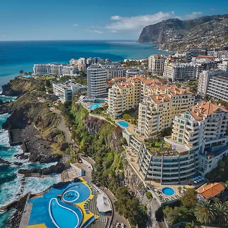 Oceanside Terrace By Madeira * Funchal (Madeira)