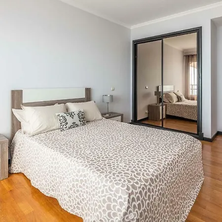 Oceanside Terrace By Madeira * Funchal (Madeira)