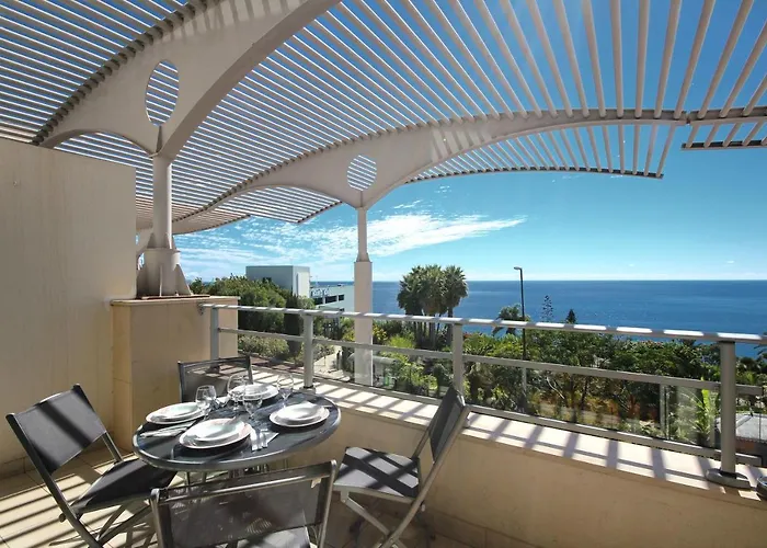 Oceanside Terrace By Madeira * Funchal (Madeira)