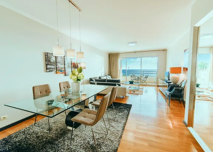 Oceanside Terrace By Madeira * Funchal (Madeira)